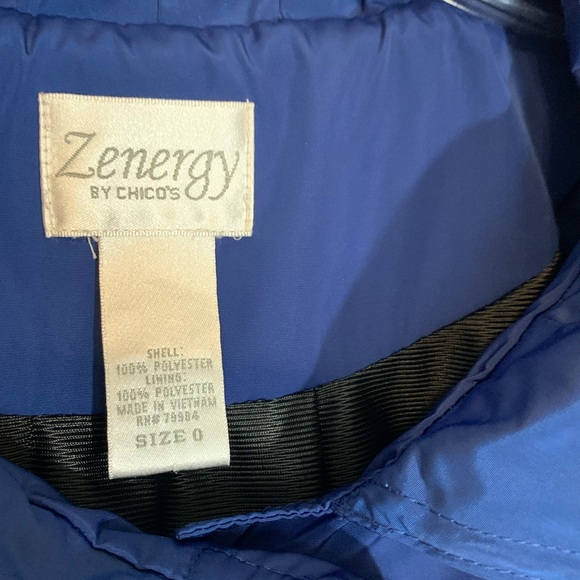 Chicos Zenergy (size 0)(0/2) Cobalt Blue Buttoned Cropped Rain Jacket - Picture 8 of 10